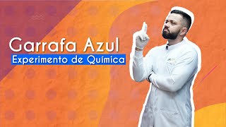 Professor ao lado do texto"Garrafa Azul | Experimento de Química".